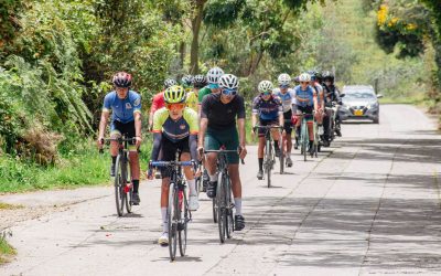 Ciclistas en Formación: Historias de Esfuerzo y Determinación camino a la Clásica Aguazul